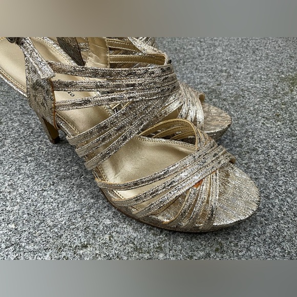 Papell Studios Glittery Gold High Heels Shoes - Leather Sole- Womens Size 6 1/2 - Picture 9 of 11